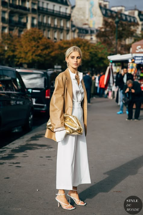 Paris SS 2020 Street Style: Caroline Daur - STYLE DU MONDE | Street Style Street Fashion Photos Caroline Daur London Street Fashion, Caroline Daur, 2020 Street Style, Moda Paris, Spring Fashion Outfits, Looks Street Style, Street Style Paris, Street Style Chic, Thanksgiving Outfit