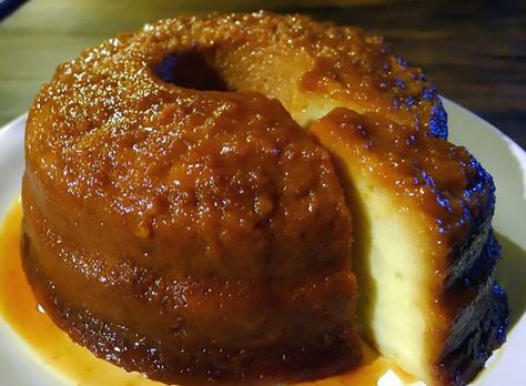 Receta para hacer Budin de Pan y Guineo Salvadorian Food, Puding Roti, Venezuelan Food, Pane Dolce, Bread Pudding Recipe, Bread Pudding, Sweets Desserts, Homemade Cakes, Bundt Cake