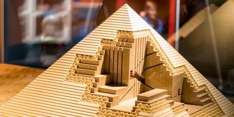 LEGO reportedly launching new 1,500-piece Great Pyramid of Giza set this summer [Update] Starověký Egypt, Lego Machines, Lego Universe, Giza Pyramids, Museum Of Science, Bangunan Minecraft, Lego Sculptures, Construction Lego, Lego Display