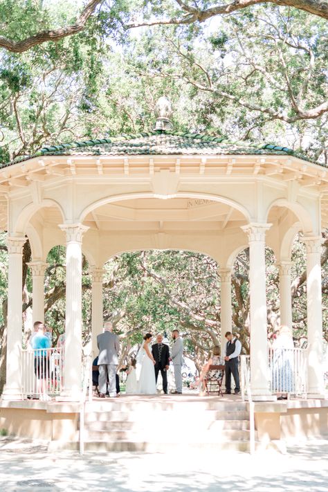 Elope Charleston Sc, South Carolina Elopement Locations, Downtown Charleston Elopement, White Point Gardens Charleston Wedding, Wedding Venues Charleston Sc, Charleston Elopement, Travel Team, Lowcountry Wedding, Downtown Charleston