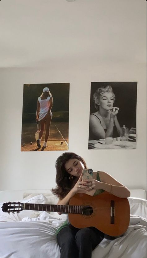 Lexi Jayde, Guitar Girl, Concert Aesthetic, Selfie Poses Instagram, Uptown Girl, Music Aesthetic, Instagram Photo Inspiration, Pose Reference Photo, Crazy Funny Videos