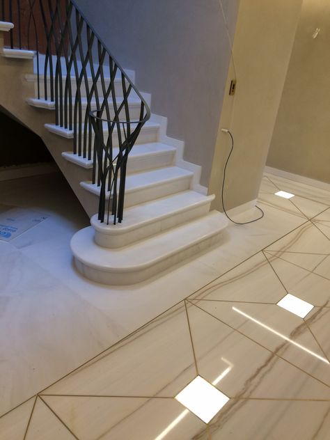 Bianco Lasa Marble, White Marble Stairs, Houses Interior, Step Design, White Marble Floor, Marble Stairs, Stairway Design, Steps Design, White Onyx