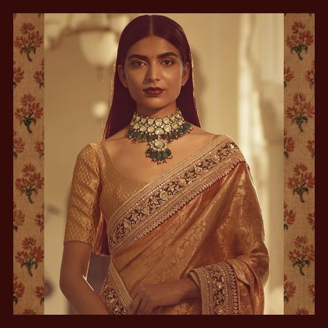 14.8k Likes, 26 Comments - Sabyasachi Mukherjee (@sabyasachiofficial) on Instagram: “A classic Sabyasachi Kanjeevaram silk saree woven by the master weavers of Kanchipuram with hand-…” Kanjeevaram Saree Look, Sabyasachi Embroidery Details, Golden Kanjeevaram Saree, Sabyasachi Embroidery, Casual Pakistani Outfits Simple, Sabyasachi Mukherjee, Kanjeevaram Silk Saree, Sabyasachi Sarees, Traditional Indian Outfits