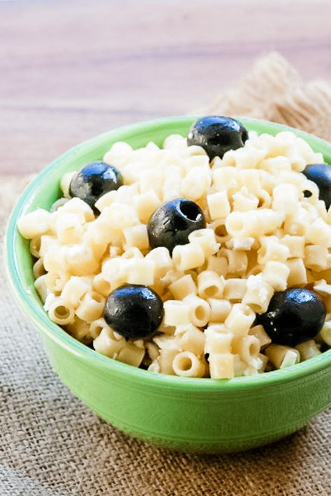 This ditalini pasta with black olives and feta is a family favorite! Plus, you can have dinner together in 15 minutes! Feta Cheese Zucchini Pasta, Viral Feta Pasta Recipe, Chicken And Feta Orzo One Dish, Kale Feta Pasta Salad, Pasta With Olives And Feta, Ditalini Pasta Recipes, Pasta Recipes Tiktok, Recipes With Ditalini Pasta, Recipe With Olives