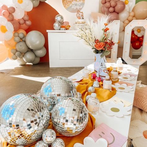 Boho Disco Birthday Party, Disco Boho Party, 70s Centerpiece Ideas, Disco Baby Shower Ideas, Disco Party Centerpiece Ideas, Groovy Centerpiece Ideas, Boho Disco Party, Disco Ball Centerpiece Ideas, Groovy Disco Party