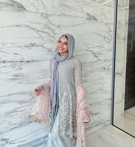 Hijab With Desi Outfits, Hijab With Shalwar Kameez, Hijab Indian Outfit, Arab Eid Outfits, Muslim Eid Outfits, Eid Outfit Inspo 2024, Eid Aesthetic Outfits, Hijabi Eid Outfits Pakistani, Hijab Desi Outfit