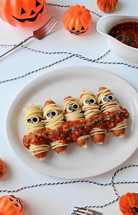 Pasta Halloween Food, Noodles Sausage, Halloween Sausage, Spooky Pasta, Halloween Food Activities, Halloween Buffet Food, Comidas Halloween, Halloween Food For Adults, Sausage And Pasta