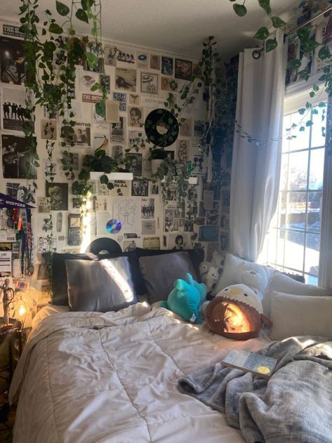 Folklore Room Aesthetic, Downtown Room, Dorm Room Inspo, Chill Room, Room Redesign, Room Deco, Indie Room, Dream House Rooms, Cozy Room Decor