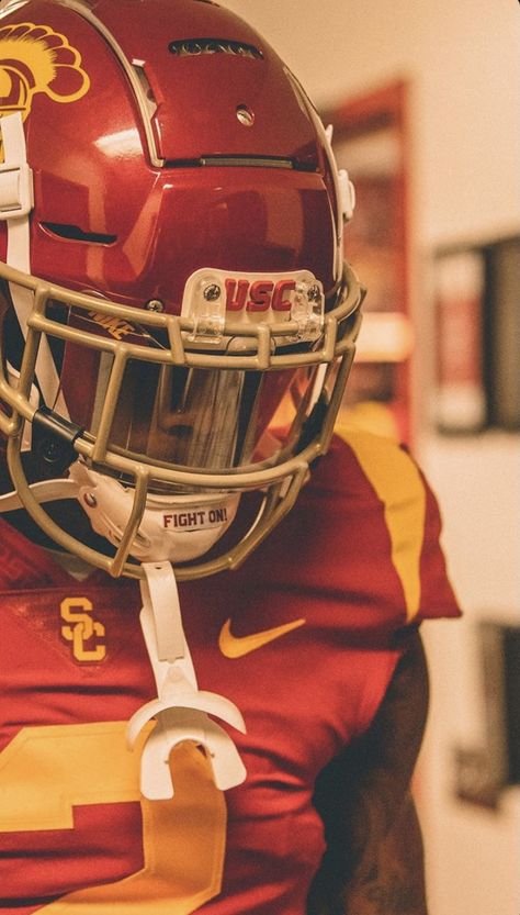 Football Senior Pictures, Football Swag, Usc Trojans Football, Football Drip, Football Poses, Usc Football, Football Pics, Football Photography, Football Pitch