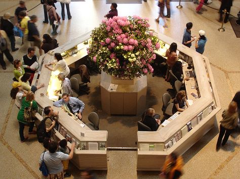 Metropolitan Museum of Art - The Great Hall - bunch of flowers in the lobby (II) Information Counter, Museum Reception, The Great Hall, Great Hall, The Lobby, Upper East Side, I ❤ Ny, Reception Desk, Visitor Center