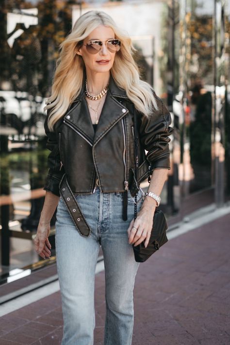 The quintessential fall jacket: a cropped leather moto jacket 🤎 I'm wearing an XS Fall Outfits 2023, Fashion Trends Winter, Winter Outfit Inspiration, Outfits 2023, Leather Moto, Leather Moto Jacket, Fall Jackets, Fall Fashion Trends, Fall Fashion Outfits