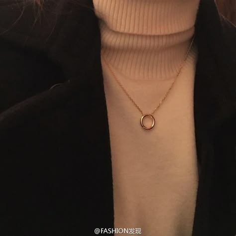 Minimalist Accessories Jewellery, Simple Necklace Designs, Neck Pieces Jewelry, Fancy Jewelry Necklace, Pretty Jewelry Necklaces, Minimalist Accessories, Jewelry Fashion Trends, Girly Accessories, Classy Jewelry