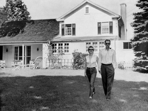 Marilyn Monroe House, Stars D'hollywood, Arthur Miller, Hollywood Golden Era, Mary Pickford, Joe Dimaggio, Jean Harlow, Old Hollywood Stars, Marilyn Monroe Photos