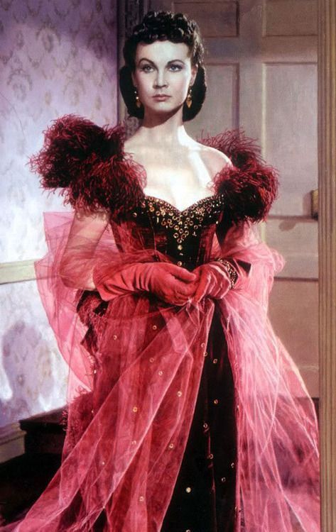 #VivienLeigh Scarlett's #burgundy #ballgown is perhaps the most #elegant and dramatic of all the costumes in the film, and remains a show-stopper to this day. Vivian Leigh, Scarlett O'hara, Scarlett O Hara, Joe Dimaggio, Vivien Leigh, Classic Actresses, Full Length Gowns, Rita Hayworth, Actrices Hollywood