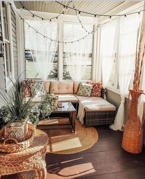 Boho Covered Porch, Sunroom Small House, Small Sunroom Plants, Sunroom Day Bed, Rocking Chairs In Sunroom, Cozy Boho Porch Ideas, Boho 3 Season Room, Screen Porch Ideas Farmhouse, 3 Season Porch Ideas Sunroom Bohemian