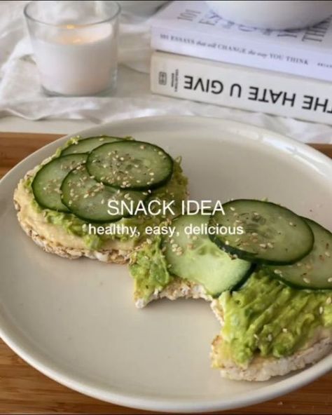 Meal Preparation on Instagram: "healthy snack idea 🌱🥑 by @thehealthy_version  Ingredients: -2 (or more) rice cakes -1/2 avocado  -1 egg -hummus  -cucumber slices  -some olive oil  -salt & pepper  how to: -mash the avocado with the egg, olive oil and seasoning  -add hummus to rice cakes and on top add the avocado mash -next add a few slices of cucumber & sesame seeds  -enjoy!" Healthy Breakfast With Rice Cakes, Breakfast With Rice, Hummus Cucumber, Avocado Mash, Cucumber Slices, Avocado Slices, Meal Preparation, Rice Cakes, 1 Egg