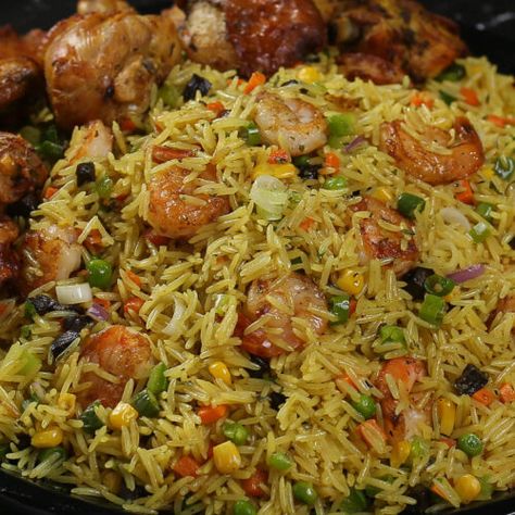 Nigerian Fried Rice Nigerian Fried Rice, Fried Rice Seasoning, African Recipes Nigerian Food, Veggie Fries, Soul Food Dinner, Boiled Chicken, Shrimp Seasoning, Nigerian Food, Tasty Recipes Videos