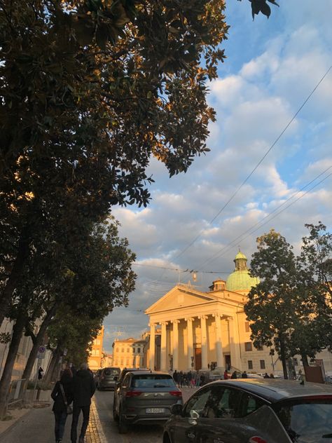 #instagram #aesthetic #italy #italian #treviso #street #monuments #old #ancientarchitecture #goldenhour #sunset Treviso Italy, Aesthetic Italy, Italian City, Italy Aesthetic, Ancient Architecture, Instagram Aesthetic, Golden Hour, Monument, Italy