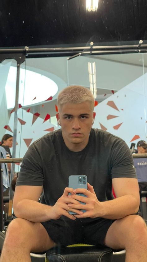 Buzz Cut Boys, Long Buzz Cut, Buzz Cut For Men, Buzz Cut Styles, Taper Fade Short Hair, Buzz Cut Hairstyles, Mens Haircuts Short Hair, Surfer Boys, Cute Nike Outfits