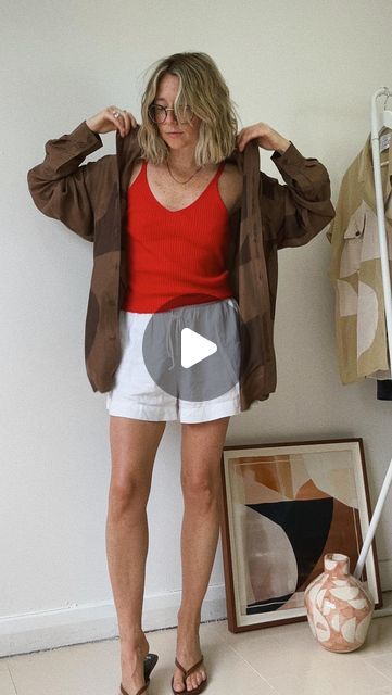 CAROLINE DICKINSON on Instagram: "Possibly the wrong way to button up a shirt….or is it?! You tell me. Either way I’m obsessed and will be using this shirt hack from here on in🤎" Recreatable Outfits, Clothes Tricks, Shirt Tuck, Vacation Attire, How To Wear Shirt, French Tuck, Style Scrapbook, Knit Dress Pattern, Shirt Hacks