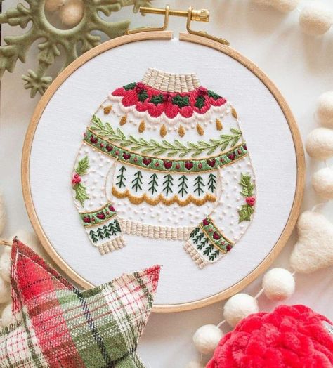 Embroidery Christmas Ornaments, Embroider Ideas, Christmas Tree Embroidery, Christmas Colours, Winter Embroidery, Christmas Embroidery Patterns, Embroidery Sweater, Embroidery Christmas, Embroidered Christmas