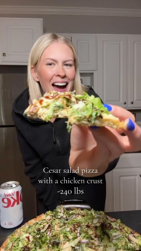 Samantha Milton | Cesar salad pizza with a chicken crust and a homemade low-cal cesar dressing ✨GIRL DINNER✨🍕 Full recipe⬇️ -(2) 12 oz cans of chicken - 4 … | Instagram Cesar Recipes, Healthy Fast Food Options, Large Pizza, Fast Healthy Meals, Low Cal, Chicken Salad Recipes, Italian Seasoning, Low Calorie Recipes, Low Calorie