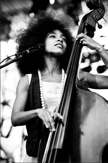 Esperanza Spalding Esperanza Spalding, Thelonious Monk, Jazz Art, Jazz Artists, Jazz Club, Smooth Jazz, Jazz Musicians, Jazz Blues, Poses References