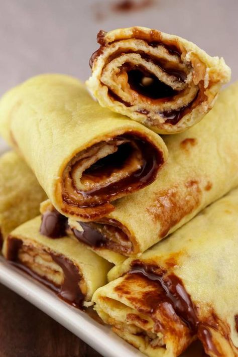 BEST Keto Low Carb Peanut Butter Chocolate Roll Ups Recipe – Quick and Easy Ketogenic Diet Peanut Butter Chocolate Idea - Beginner Keto Friendly – Snacks – Breakfast - Desserts Keto Friendly Snacks, Breakfast Desserts, Chocolate Peanut Butter Recipes, Ketogenic Recipes Dinner, Dinner Recipes Healthy Low Carb, Chocolate Peanutbutter, Low Carb Wraps, Roll Ups Recipes, Low Carb Peanut Butter