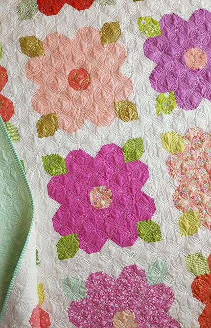 Woodberry Way: Summer Blossoms- a new flower quilt pattern Quilt Patterns Flowers, Blossom Quilt Pattern, Cottagecore Quilt, Flower Quilt Pattern, Floral Quilt Patterns, Flower Quilt Blocks, Fat Quarter Quilts, Flower Quilt Patterns, Floral Quilts