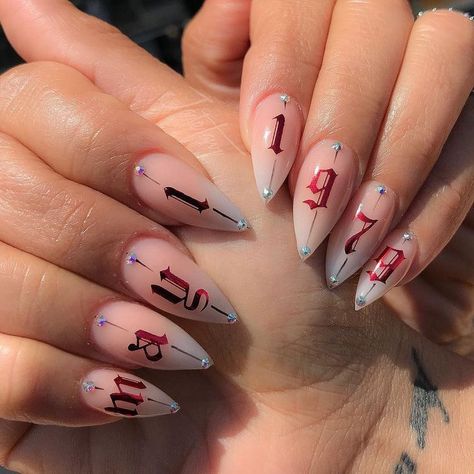 Kylie Jenner Nails, Solid Color Nails, Stiletto Nail Art, Nail Art Gel, Pedicure Designs, Unicorn Nails, Pointed Nails, Rose Gold Nails, Holographic Nails