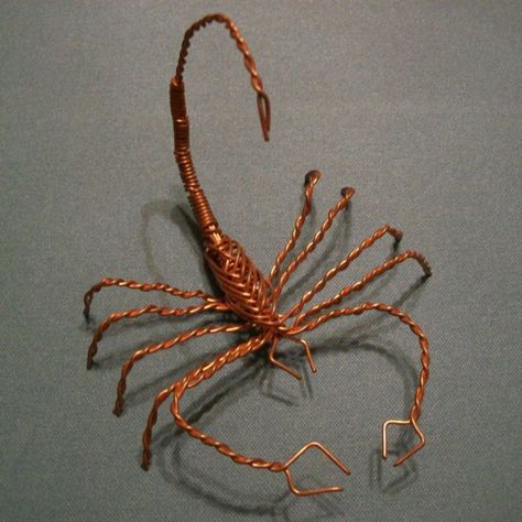 Scorpion in wire. Copper Wire Crafts, Copper Wire Art, Wire Art Sculpture, Copper Crafts, Wire Tree Sculpture, Wire Jewelry Tutorial, Twisted Metal, Wire Jewelry Designs, Copper Art