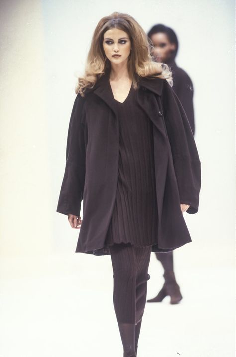 jil sander fw92 rtw Jill Sander, Models 90s, 90s Runway Fashion, Fashion Magazine Cover, Fresh Outfits, Looks Style, Jil Sander, Fashion Week Spring, London Fashion Week