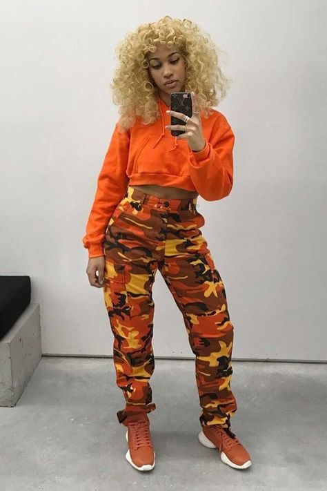 Orange Camo Pants Outfit, Orange And Camo Outfit, Orange Camo Pants, Camouflage Pants Outfit, Camo Outfit, Camo Pants Outfit, Jogger Pants Outfit, Outfit School, Casual Leather Jacket