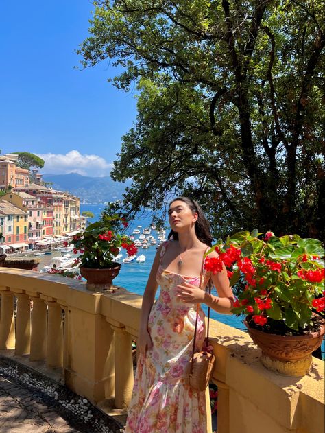 Capri Honeymoon, Italy Girl Aesthetic, Old Money Summer Aesthetic, Italian Fashion Aesthetic, European Girl Aesthetic, Italian Aesthetic Fashion, Italy Aesthetic Girl, Summer In Italy Outfits, Summer Aesthetic Fashion