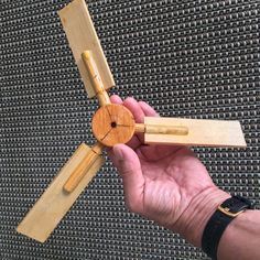 Propeller Diy, Wind Spinners Diy, Whirligigs Patterns, Wood Log Crafts, Spinners Diy, Bird Houses Ideas Diy, Wood Craft Patterns, Scrap Wood Crafts, Making Wooden Toys