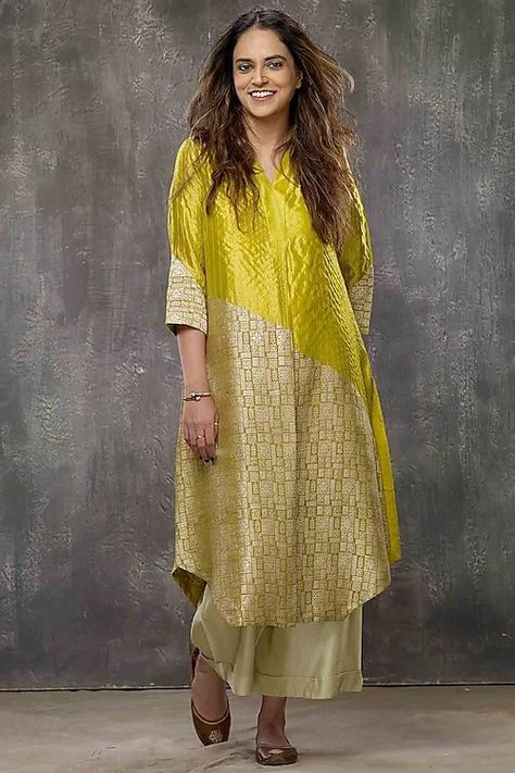 Bodhi Tree by Deepika and Neha - Buy Jacket Set, Dresses, Tunics Online Asymmetric Kurta, Curvy Women Dresses, Silk Kurti Designs, Stylish Kurtis Design, Traditional Blouse Designs, Bodhi Tree, Designer Kurti Patterns, Trendy Dress Outfits, Lakme Fashion Week