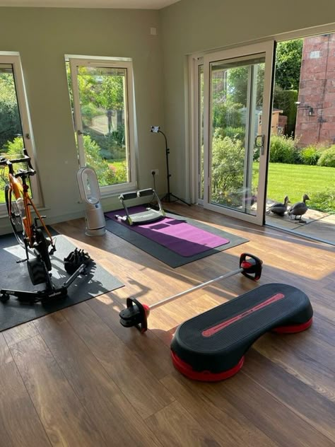 Gym In Home Ideas, Sunroom Gym Ideas, House Gym Design, Garden Gym Room, Yoga Sunroom, Sunroom Gym, Gym Decor Ideas, Home Gym Room, Gym Decorating Ideas