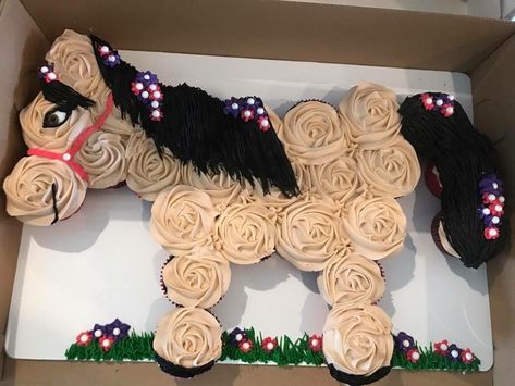 Horse cupcake cake Birthday Cake Girls Kids, Birthday Cakes Girls Kids, Horse Theme Birthday Party, Horse Themed Party, Horse Birthday Cake, Pull Apart Cake, New Birthday Cake, Pony Birthday Party, Fest Temaer