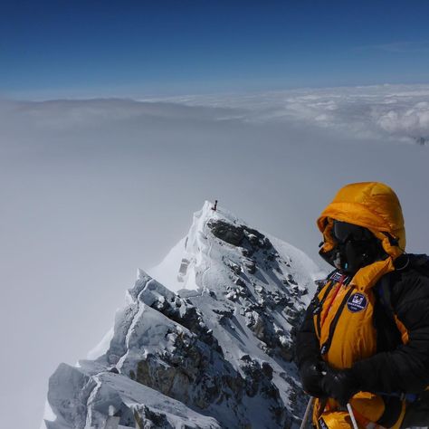 3 months ago today! Descending from the summit of Mt Everest on 17th May. The climbers in the background are at the South Summit. Mountaineering Aesthetic, Mount Everest Summit, Everest Summit, The Climber, Mt Everest, Ice Climbing, Mountain Climbing, Gap Year, Rock Climbing