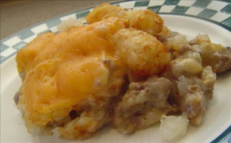 Tater Tots Casserole, I would mix some corn & green beans or any veggie you like to make a one pan meal!! Easy Tater Tot Casserole, Easy Tater Tots, Casserole Kitchen, Easy Casseroles, Beef Casseroles, Ground Beef Rice, Boys Food, Tater Tot Casserole Recipes, Tator Tots