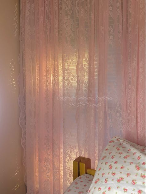 Pink Lace Aesthetic, Light Pink Coquette, Curtains Aesthetic Bedroom, Pink Curtains Aesthetic, Pink Curtains Bedroom Aesthetic, Cortinas Aesthetic, Pink Curtain Aesthetic, Coquette Curtains, Curtains Bedroom Aesthetic