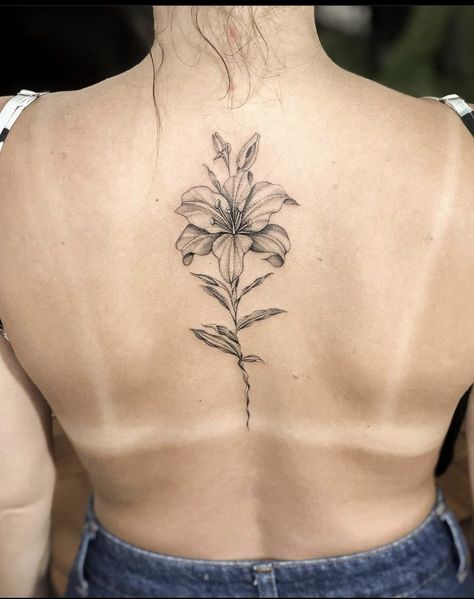 Lily Tattoos For Women Back, Lily Back Tattoo For Women, Lilly Back Tattoo, Lily Tattoo Back, Lily Tattoo Shoulder, Lily Spine Tattoo, Lily Back Tattoo, Lilly Flower Tattoo, Tiger Lily Tattoos