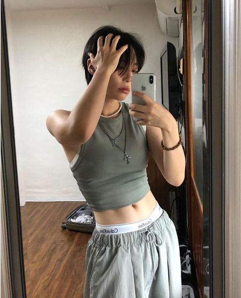 Masc Outfits For Women, Masc Girl, Tomboy Girls, Masc Fashion, Funky Shirts, Tomboy Outfits, August 11, Crop Top Outfits, Cool Fits