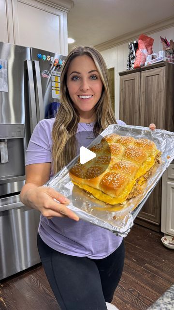 Katherine Salom on Instagram: "Dive into cheesy perfection with these mouthwatering Cheeseburger Sliders made on @kingshawaiian rolls! 🍔🧀✨ Easy to make and bursting with flavor, these sliders are a guaranteed crowd-pleaser." How To Make Sliders, Homemade Heavy Cream, Katherine Salom, Easy Slider, Rolls Easy, Cheeseburger Sliders, Budget Family Meals, Slider Recipes, Soup And Sandwich