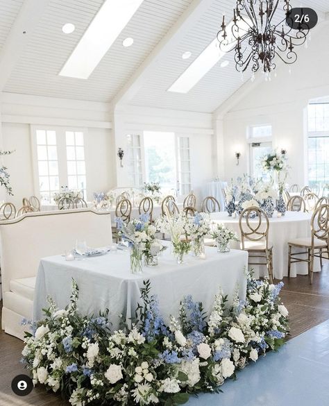 Wedding Decor Romantic, Sweetheart Table Flowers, Effortless Wedding, Blue Wedding Receptions, Table Centerpiece Wedding, Tablescape Wedding, Elegant Wedding Decor, French Country Wedding, Blue Wedding Decorations