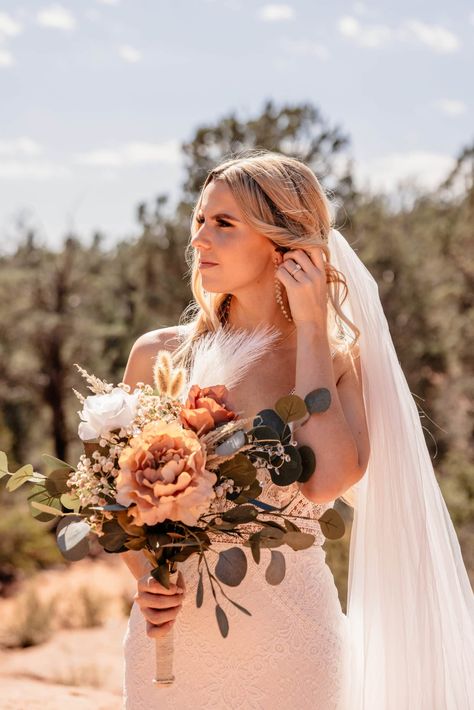 These two had a clear vision for their day from the start. This stemmed from the knowledge that having a big wedding to celebrate their marriage wasn’t really who they are. That’s why they decided to elope instead! See how lucky I was to capture this personalized sunrise Sedona elopement! Sedona Elopement, Desert Adventure, Photography Timeline, Arizona Elopement, Desert Chic, Arizona Landscape, Sedona Wedding, Bouquet Inspiration, Arizona Desert