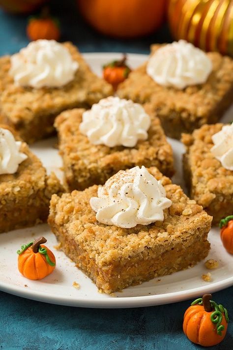 Pumpkin Bar Recipes, Tooth Monster, Recipes For Thanksgiving Dinner, Pumpkin Bar, Classic Pumpkin Pie, Autumn Dessert, Pumpkin Sheet Cake, Crumb Bars, Dessert Items