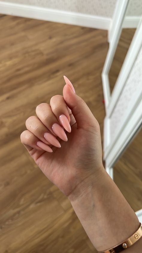 Nail extensions Nude Ombré Almond Nails, Long Nail Almond, Long Nude Nails, Casual Nails, Soft Nails, Peinados Fáciles Para Cabello Corto, Acrylic Nails Coffin Short, Neutral Nails, Clean Nails