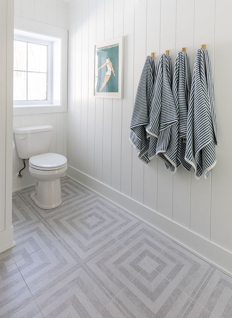 Coastal Pool House, White Paneled Walls, Poolhouse Bathrooms, Poolhouse Bathroom, Pool Bathroom Ideas, Cabana Bathroom, Coastal Pool, Pool Bathrooms, Grey Tile Pattern