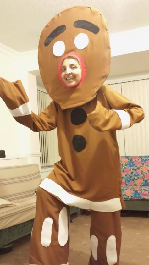 Cool homemade Gingerbread man costume very easy to make! Kids loved it!! Ginger Bread Man Costume Diy, Gingerbread Man Shrek Costume, Chrissy Costume, Gingerbread Man Halloween Costume, Gingerbread Man Outfit, Shrek Costume Diy, Gingerbread Man Shrek, Tails Costume, Gingerbread Man Costume